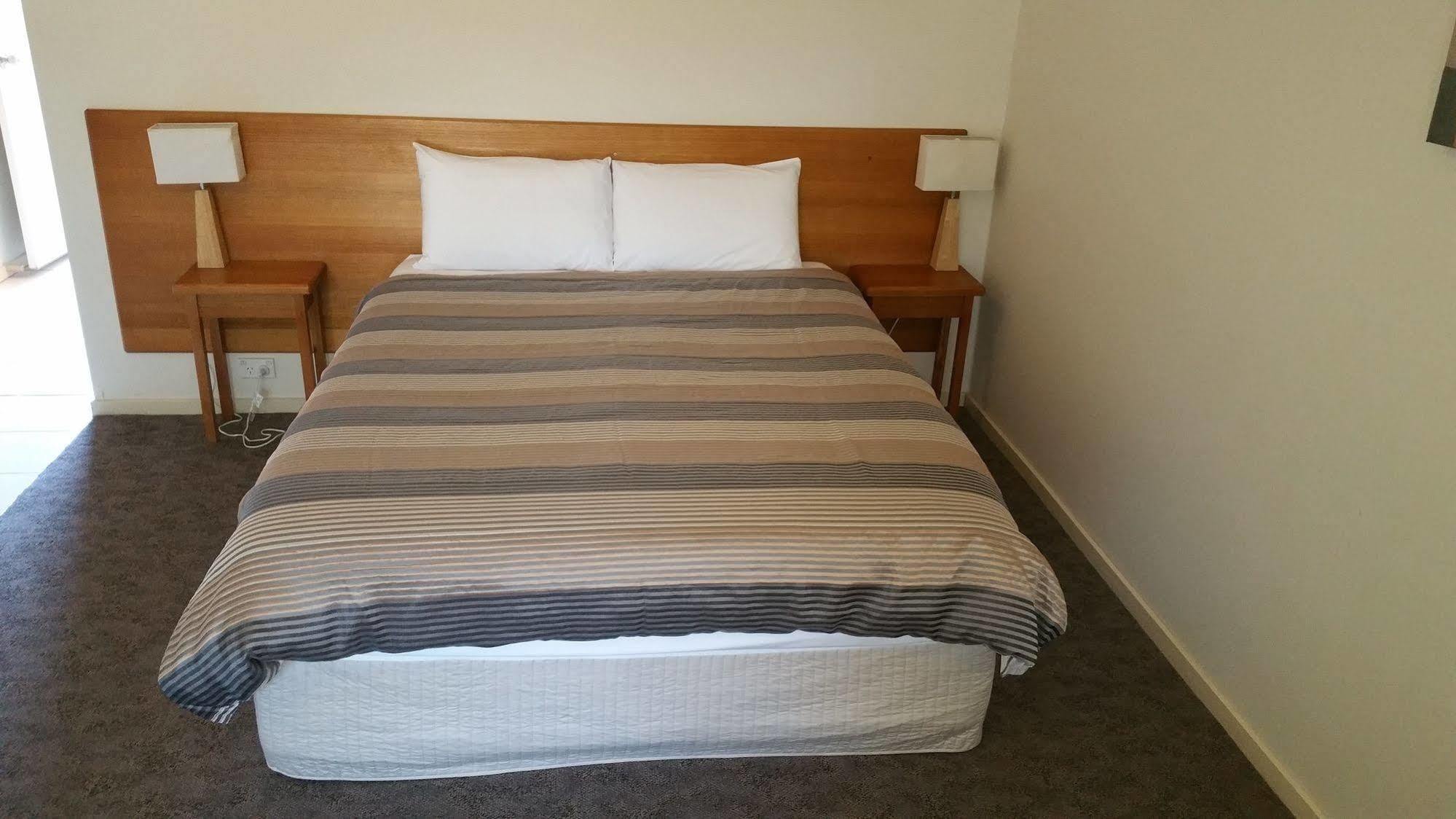 Metung Waters Motel And Apartments Екстериор снимка